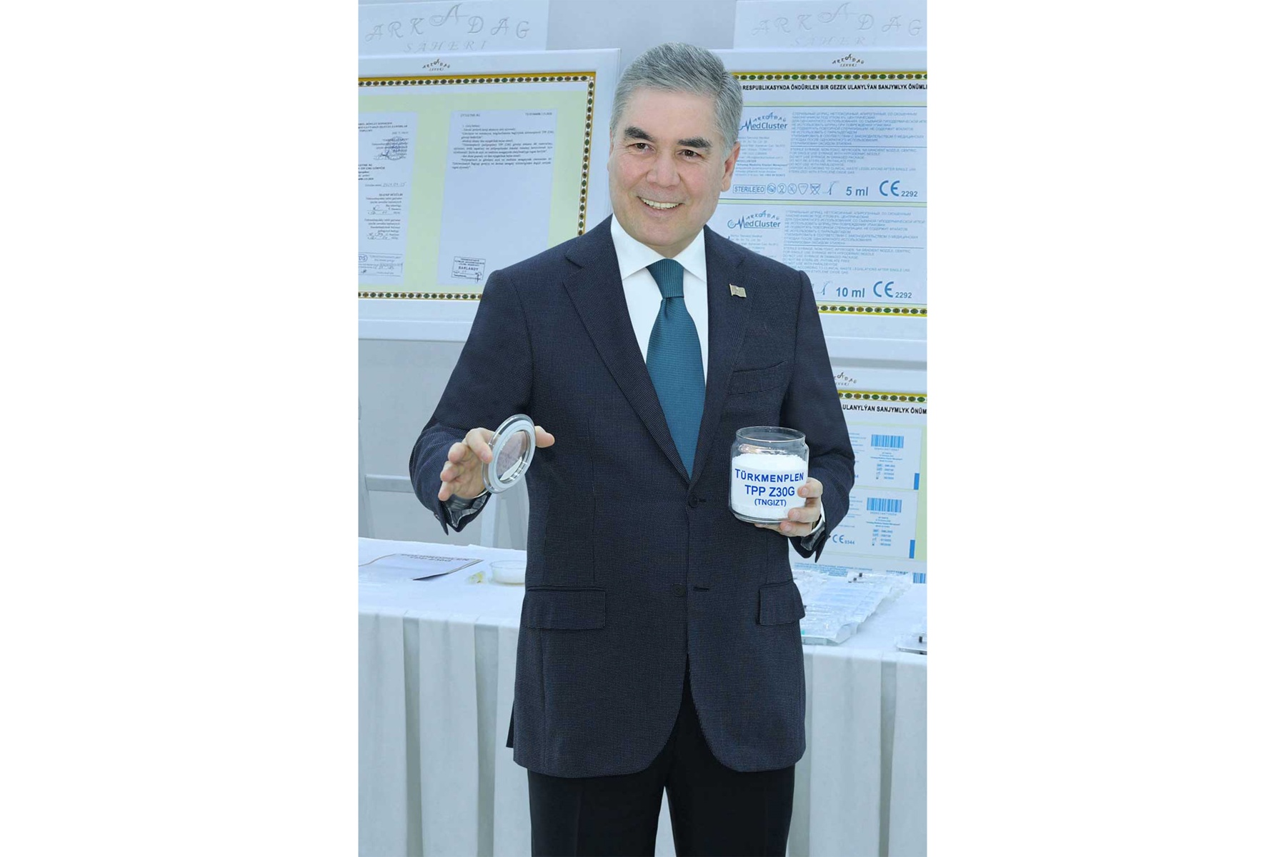 Türkmen halkynyň Milli Lideri Arkadag şäheriniň gurluşygynyň ikinji tapgyrynda alnyp barylýan işler bilen tanyşdy