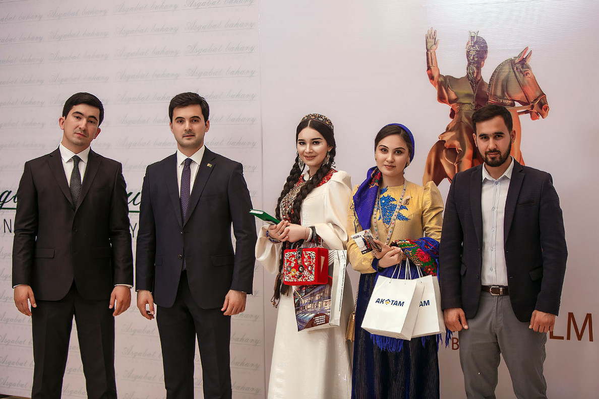 Türkmen kinosynyň Hepdeligi «Durmuş kyssalary» filmini görkezmekden başlandy