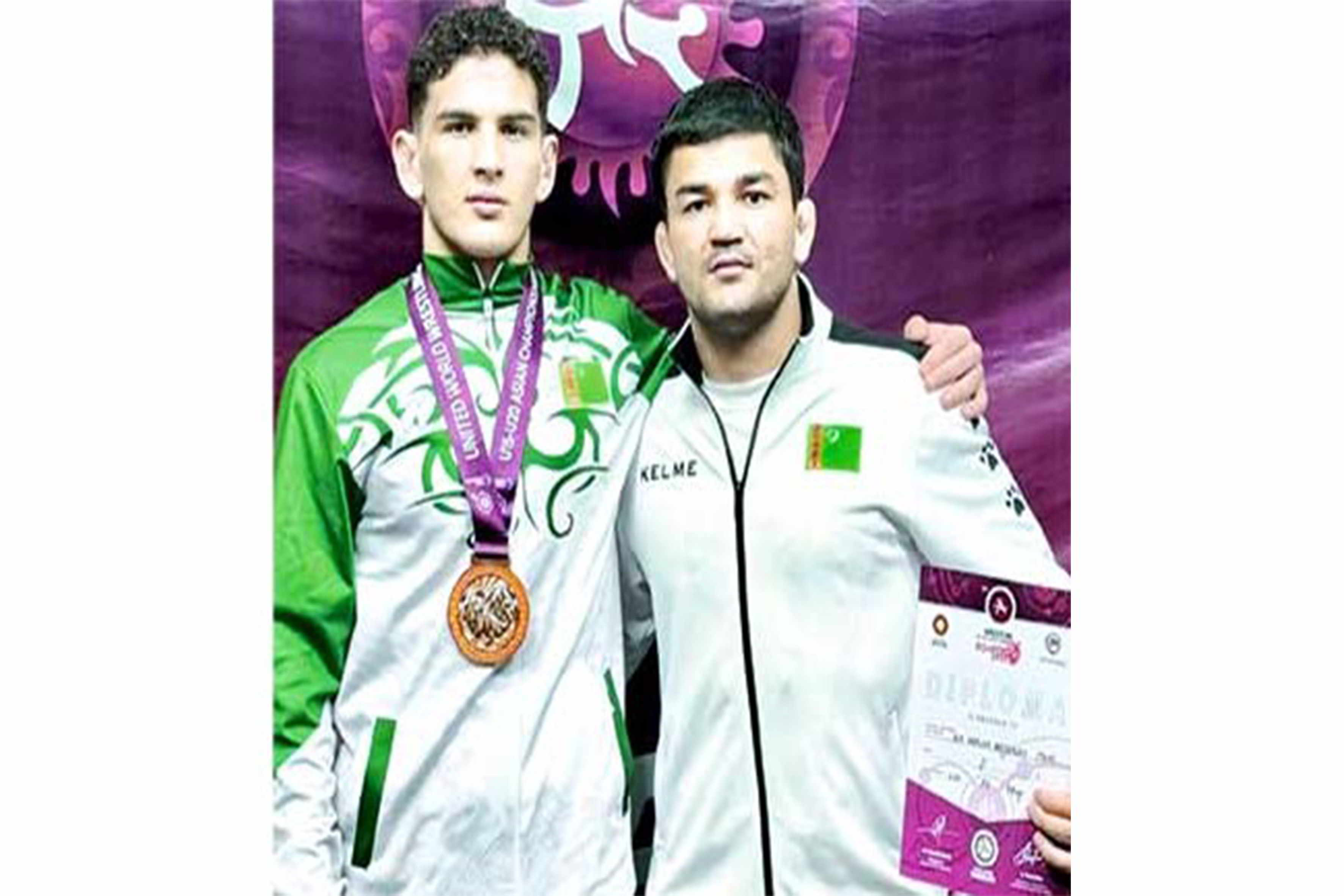 Türkmen türgenleri Bişkekde 5 medal gazandy