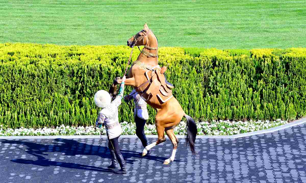 Türkmenistan şöhratly ahalteke bedewleriniň baýramyna taýýarlanýar