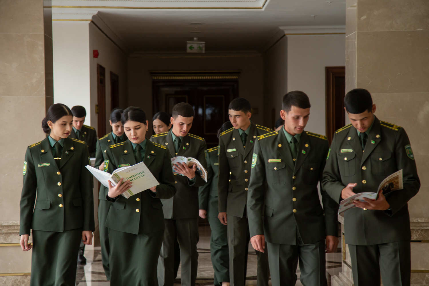 Türkmenistanyň Goranmak ministrliginiň Harby institutyna okuwa kabul edýäris!