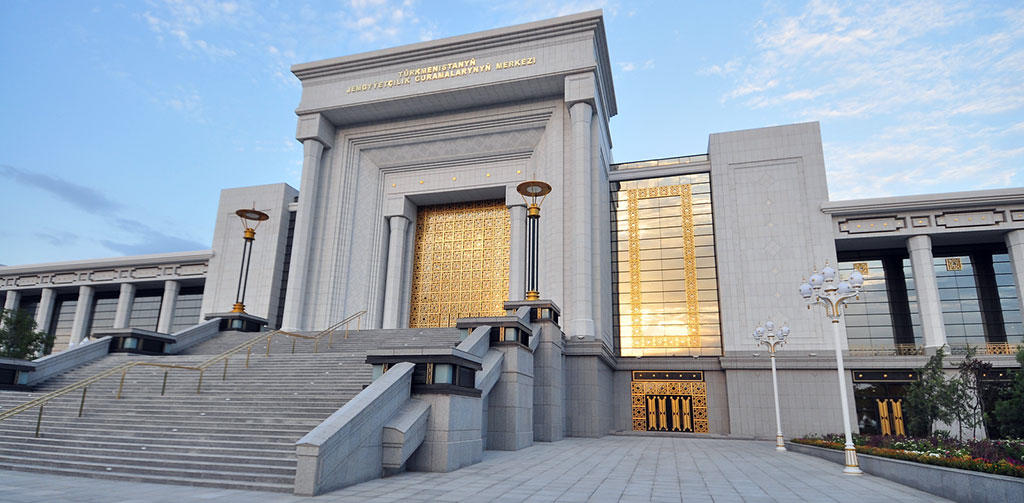 Türkmenistanyň Konstitusiýasynyň we Döwlet baýdagynyň güni mynasybetli maslahat