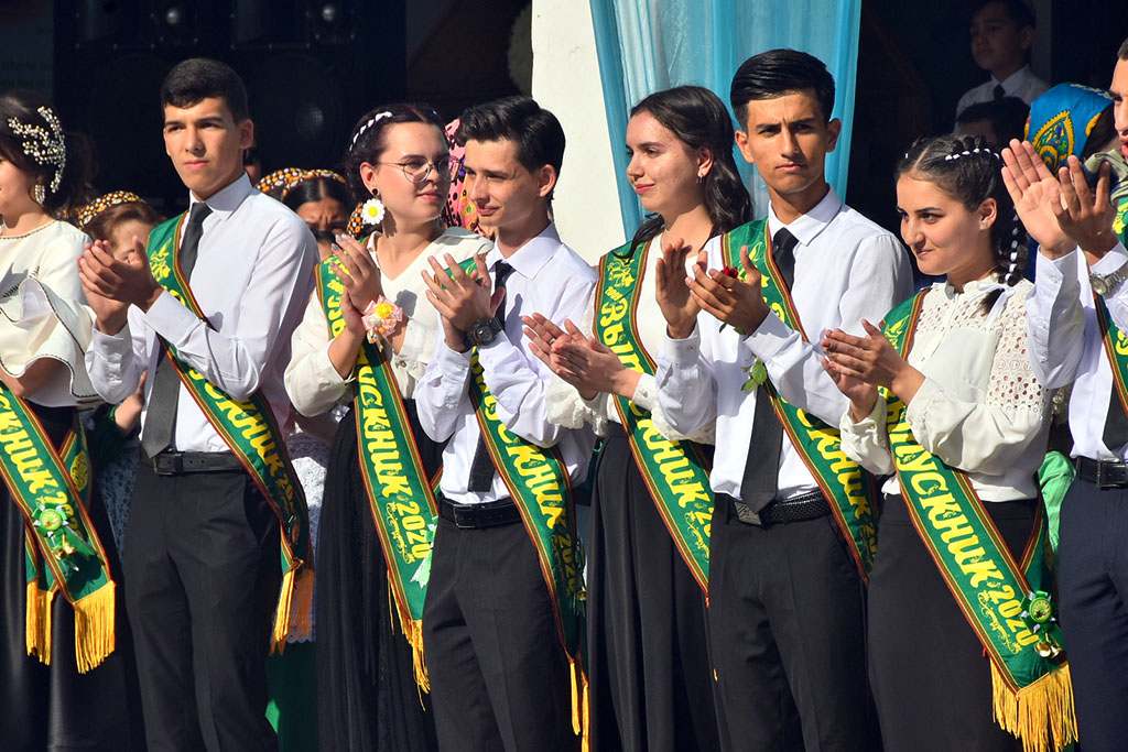 Türkmenistanyň mekdeplerinde «Soňky jaň» dabaralary geçirildi