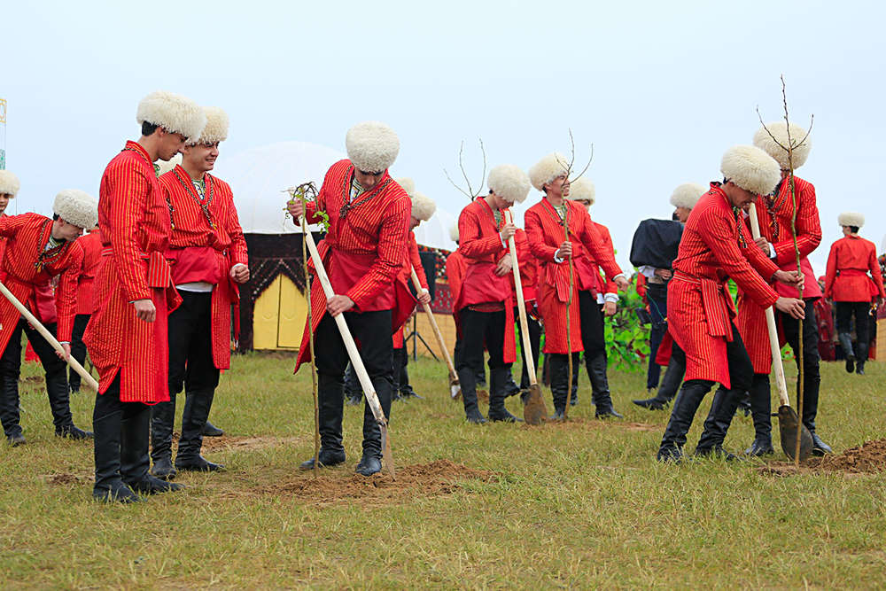 Türkmenistanyň Prezidenti Gurbanguly Berdimuhamedow: asylly işler tutuş il bolup amala aşyrylýar