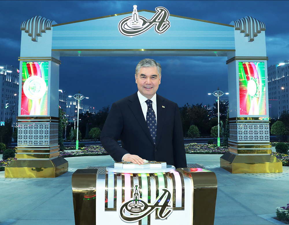 Türkmenistanyň Prezidenti Gurbanguly Berdimuhamedow paýtagtymyzdaky sebitde iri köpugurly toplumyň açylyş dabarasyna gatnaşdy