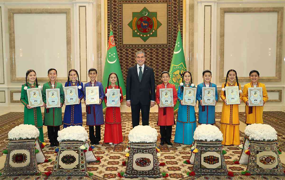 Türkmenistanyň Prezidenti pagtaçylaryň zähmet ýeňşi hakyndaky hasabatlary kabul etdi