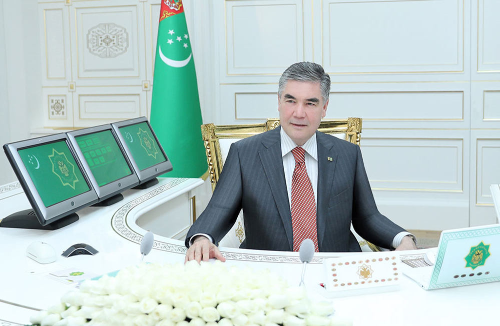 Türkmenistanyň Prezidenti sanly wideoaragatnaşyk arkaly iş maslahatyny geçirdi