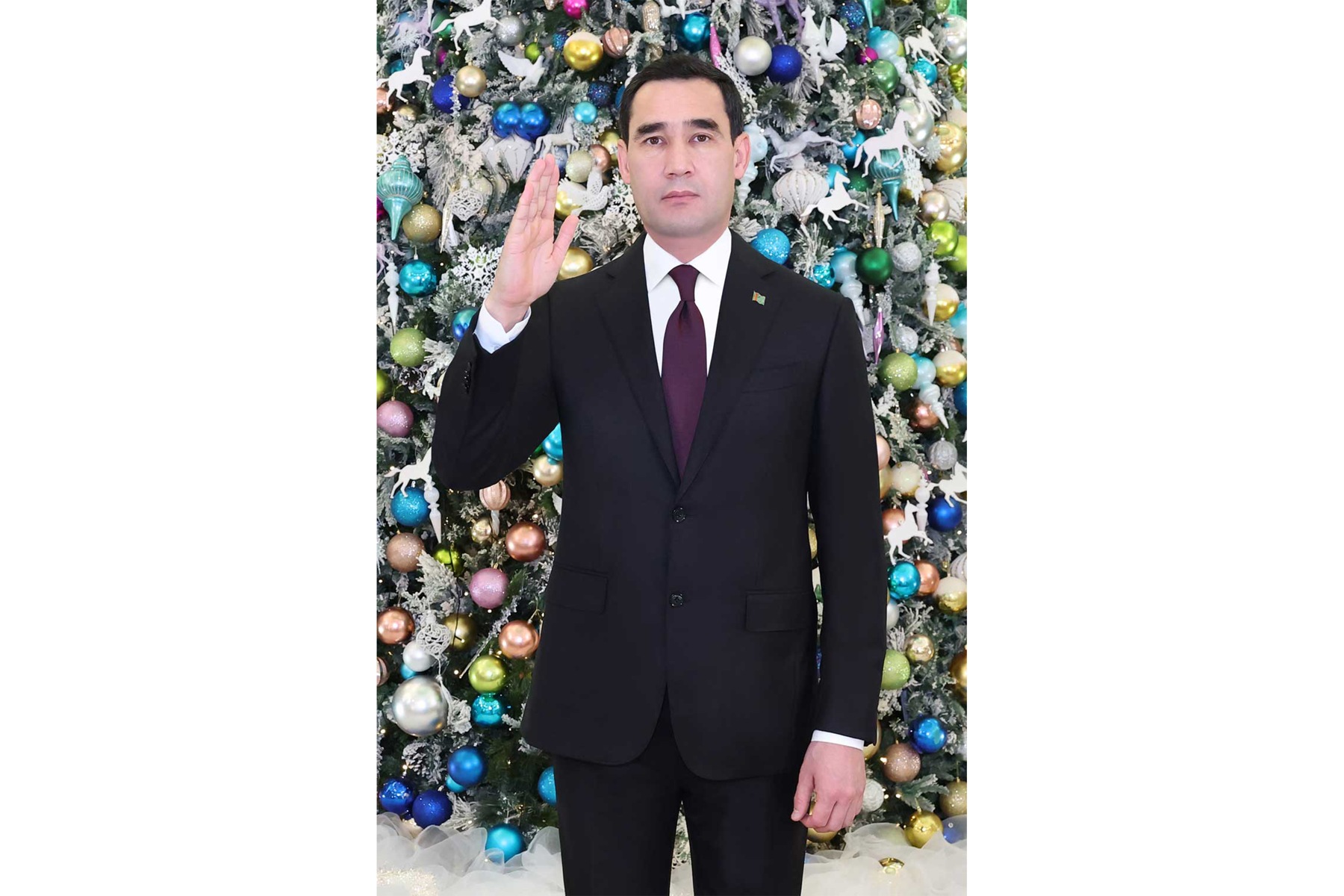 Türkmenistanyň Prezidenti Serdar Berdimuhamedowyň türkmen halkyna Täze ýyl gutlagy