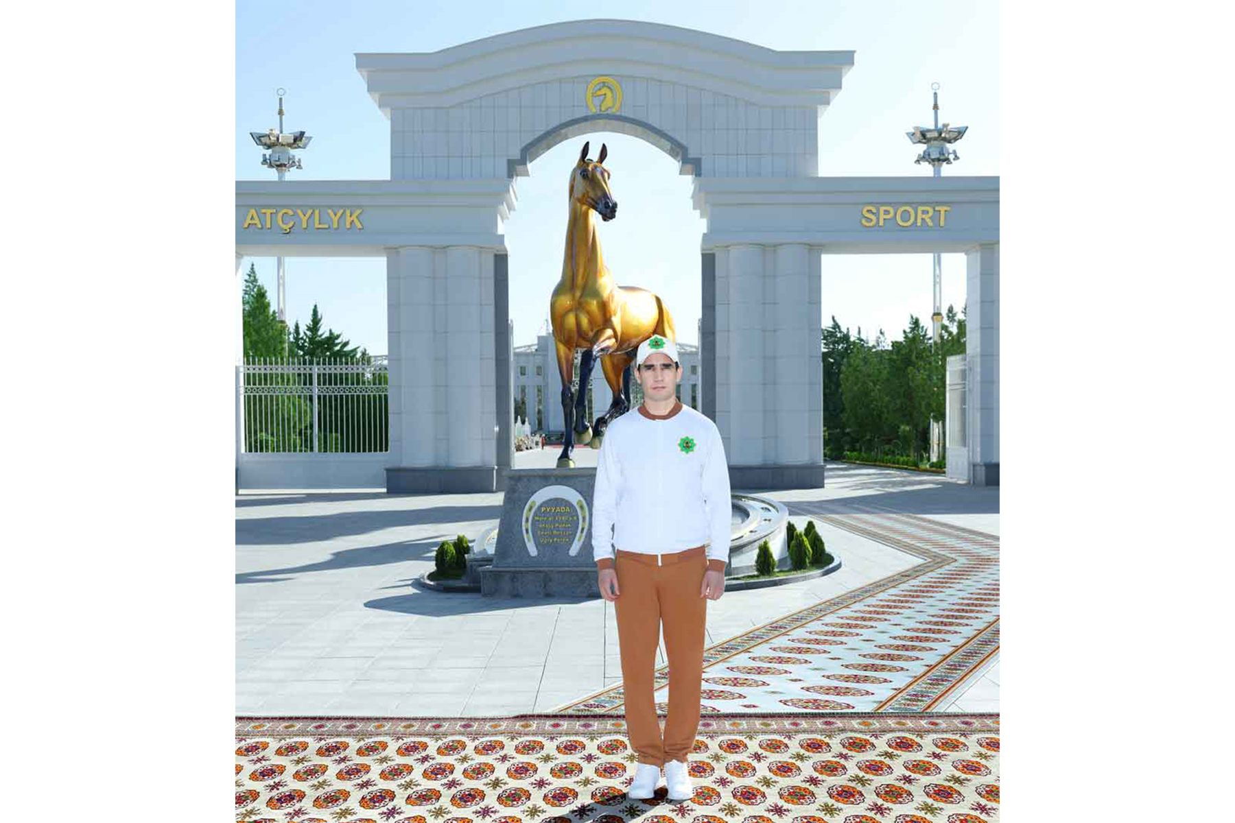 Türkmenistanyň Prezidenti Türkmen bedewiniň milli baýramy mynasybetli geçirilen dabaralara gatnaşdy