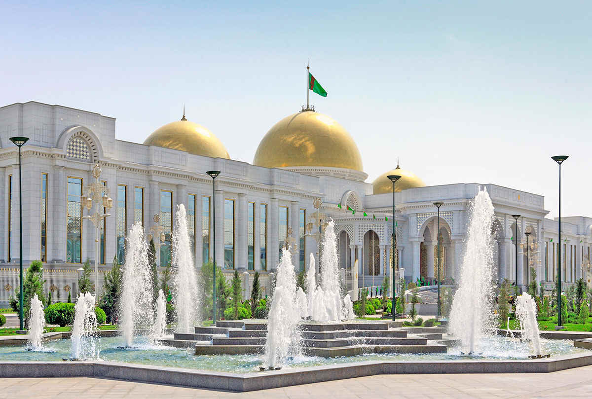 Türkmenistanyň Prezidenti ýurdumyzyň harby we hukuk goraýjy edaralarynyň şahsy düzümini gutlady