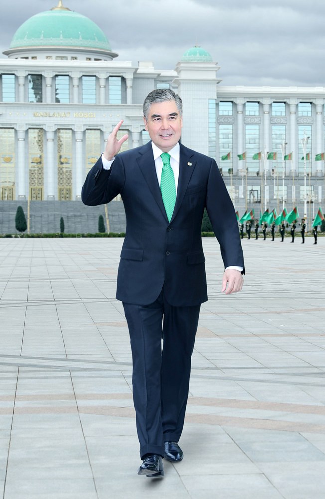 Türkmenistanyň Prezidenti ýurdumyzyň Konstitusiýasynyň we Döwlet baýdagynyň güni mynasybetli guralan dabaralara gatnaşdy