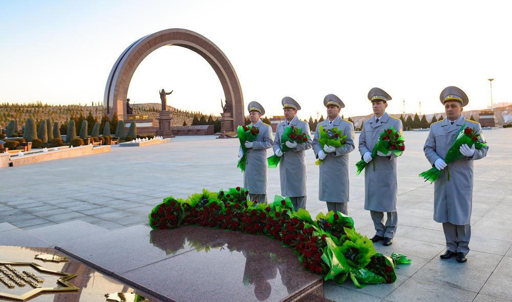 Watan gahrymanlaryna baky hormat!