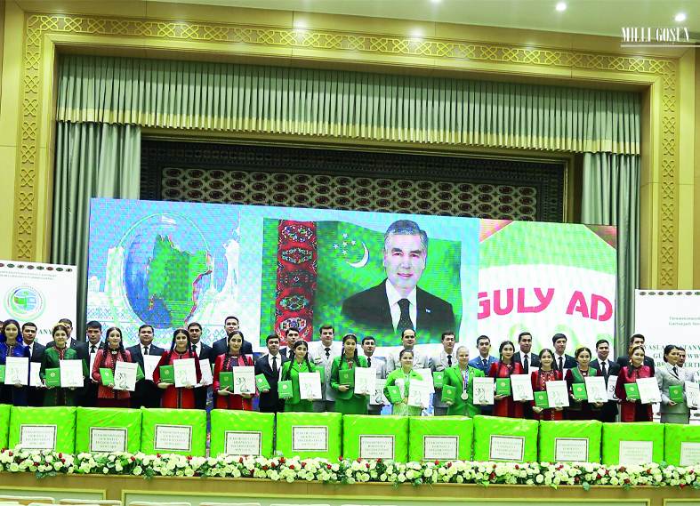 Ýagty geljek ýaşlar bilen