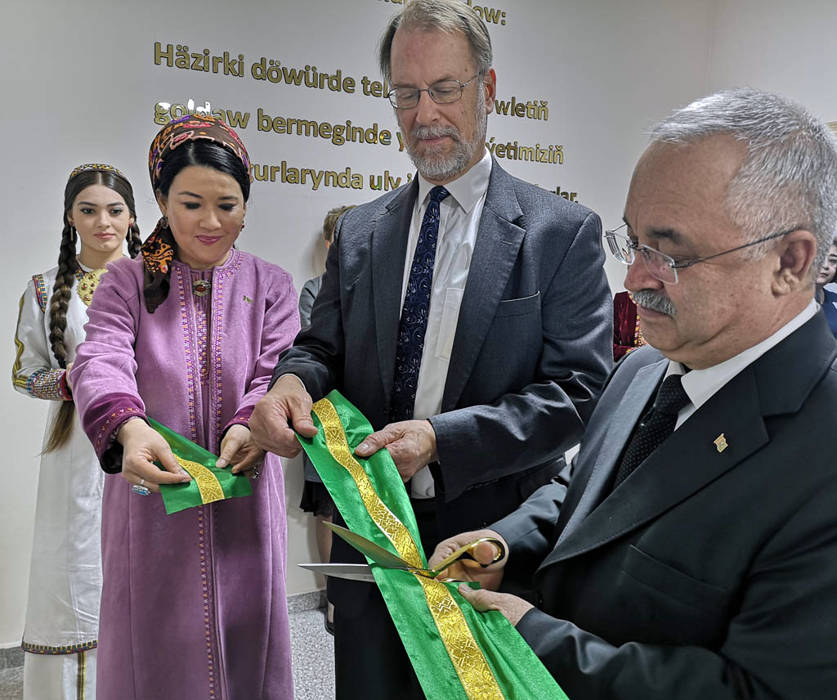 Ýurdumyzyň ilkinji hususy mikrobiologik barlaghanasy açyldy