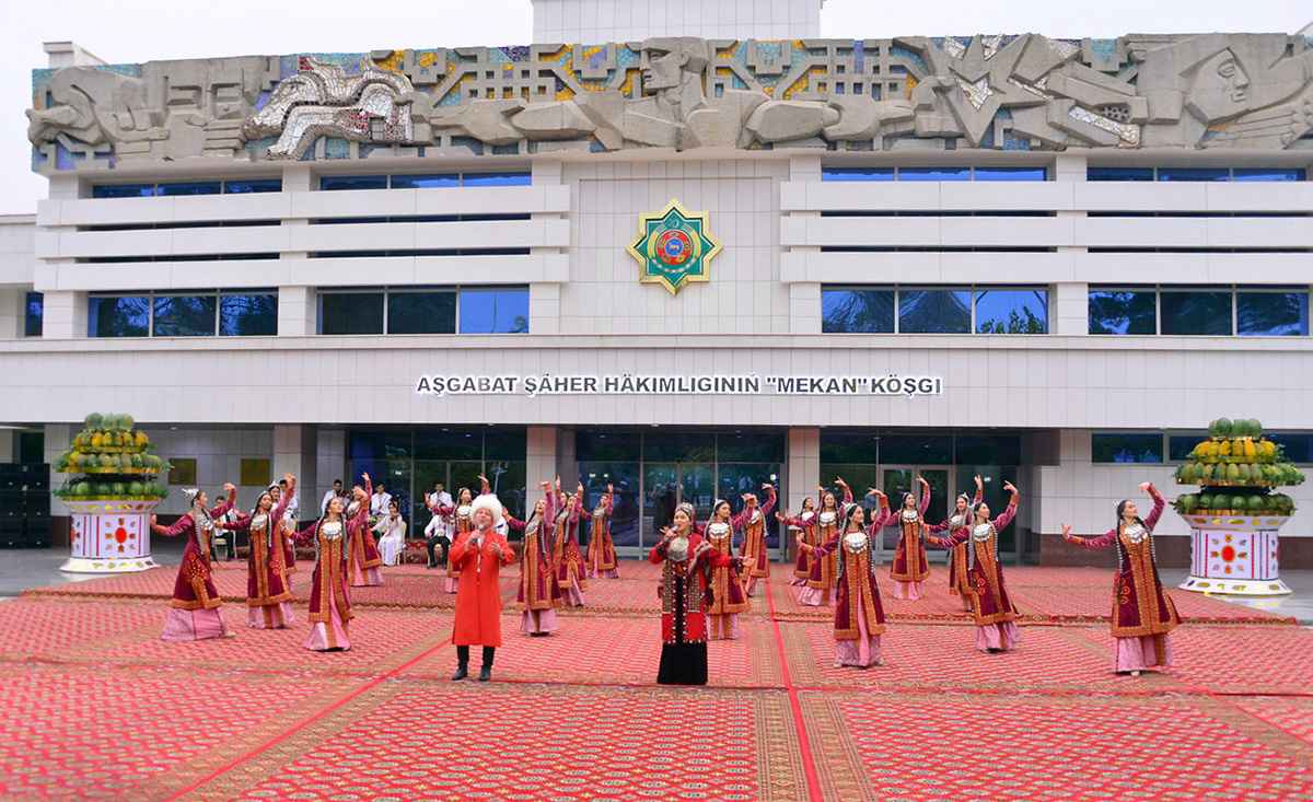 Ýurdumyzyň oba hojalygynyň öňdebaryjy işgärlerine döwlet sylaglary gowşuryldy