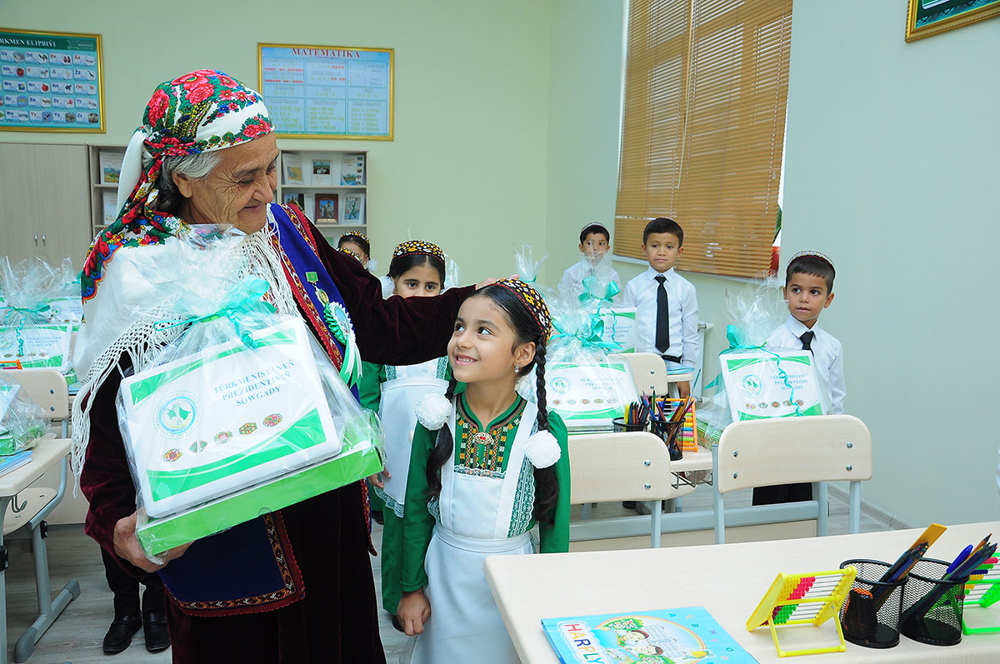 Ýurdumyzyň welaýatlarynda täze orta mekdepleriň bäşisiniň açylyş dabarasy boldy