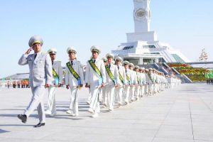 Asuda asmanyň ak bürgütleri