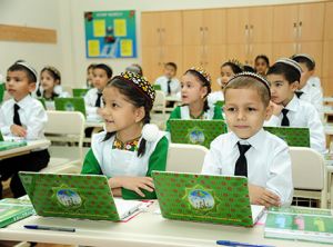 Bilim edaralarynda ilkinji okuwlar «Türkmenistan - rowaçlygyň Watany» diýen şygar astynda geçer