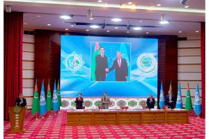 Birleşen Milletler Guramasy: parahatçylygyň we ösüşiň bähbidine halkara tagallalara 80 ýyl