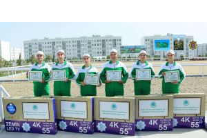 Döredijilik bäsleşiginiň ýeňijileri sylaglanyldy