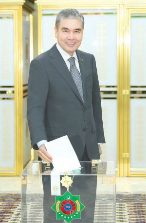 Döwlet Baştutanymyz Gurbanguly Berdimuhamedow Prezident saýlawlarynda ses bermäge gatnaşdy