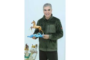 Gahryman Arkadagymyz Türkmen bedewiniň milli baýramyna görülýän taýýarlyk işleri bilen tanyşdy