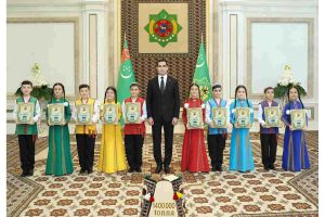 Gallaçylaryň zähmet ýeňşiniň hormatyna