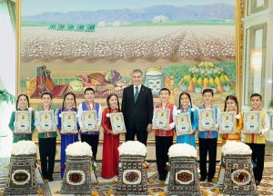 Garaşsyz, hemişelik Bitarap Türkmenistanyň edermen oba zähmetkeşlerine, hasyl ussatlaryna we ähli halkyna