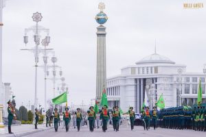 «Halk, Watan, Belent Serkerdebaşy!»