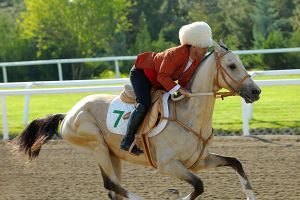 Hormatly Prezidentimiz Gurbanguly Berdimuhamedow Ahalteke atçylyk toplumynda geçirilen dabaralara gatnaşdy
