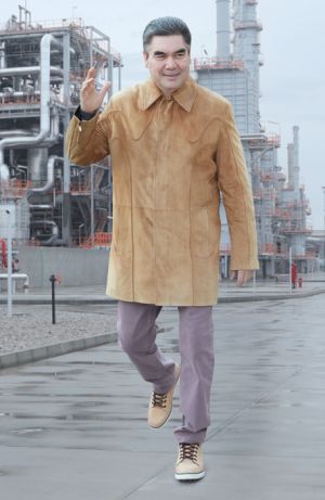 Hormatly Prezidentimiz Gurbanguly Berdimuhamedow gazdan benzin öndürýän zawodyň gurluşygynyň barşy bilen tanyşdy