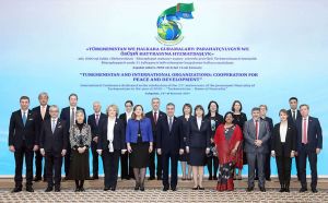 Hormatly Prezidentimiz Gurbanguly Berdimuhamedow halkara maslahatyna gatnaşdy