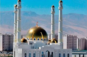 Hormatly Prezidentimiz paýtagtymyzyň metjidinde agzaçar sadakasyny berdi