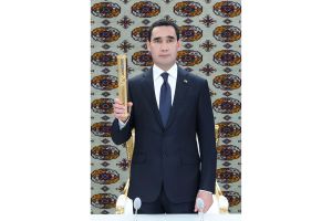 Hormatly Prezidentimiz täze önümçilik desgasynyň düýbüni tutmak dabarasyna gatnaşdy