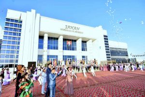 «Jahan» döredijilik merkezi dabaraly ýagdaýda açyldy