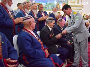 Olar bagtly geljek üçin göreşdiler