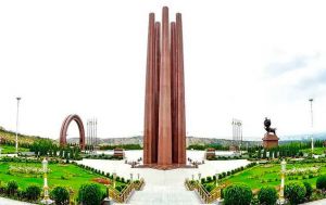 Özbegistan Respublikasynyň Prezidenti «Halk hakydasy» ýadygärlikler toplumyna gül goýdy