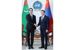 Parlamentara hyzmatdaşlyk ösdürilýär