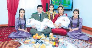 Rowaçlygyň nury düşüp, her öýe, her ojaga, goşa-goşa perzent dolýar, mähir doly gujaga!