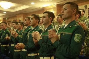 Söweşjeň we jemgyýetçilik-ynsanperwerlik taýýarlygynda tapawutlanan çagyryş boýunça harby gullukçylar sylaglanar