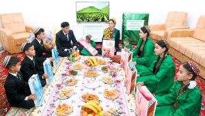 Türkmen zenanlaryna goýulýan hormat-sarpanyň nyşany