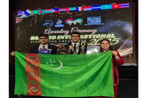 Türkmenistanly ýaş alymlar Malaýziýada geçirilen halkara bäsleşikde altyn medal gazandylar