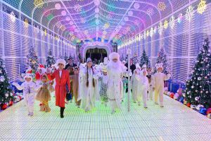 Türkmenistanyň baş Täze ýyl arçasynyň baýramçylyk yşyklary ýakyldy