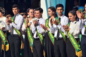 Türkmenistanyň mekdeplerinde «Soňky jaň» dabaralary geçirildi