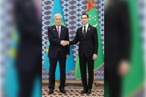 Türkmenistanyň Prezidenti Gazagystan Respublikasynyň Prezidenti bilen duşuşdy