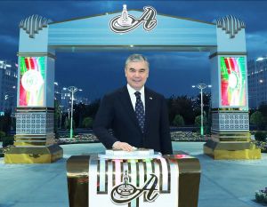 Türkmenistanyň Prezidenti Gurbanguly Berdimuhamedow paýtagtymyzdaky sebitde iri köpugurly toplumyň açylyş dabarasyna gatnaşdy