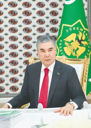 Türkmenistanyň Prezidenti nebitgaz toplumyny ösdürmek boýunça maslahat geçirdi