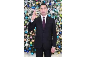 Türkmenistanyň Prezidenti Serdar Berdimuhamedowyň türkmen halkyna Täze ýyl gutlagy
