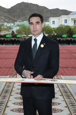 Türkmenistanyň Prezidenti Türkmenbaşy şäherindäki köpugurly hassahananyň açylyş dabarasyna gatnaşdy