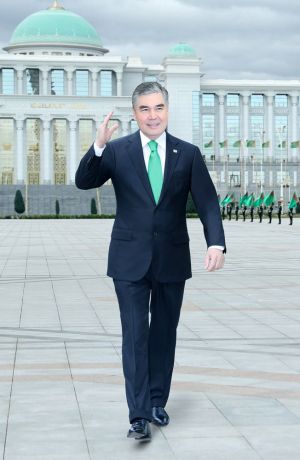 Türkmenistanyň Prezidenti ýurdumyzyň Konstitusiýasynyň we Döwlet baýdagynyň güni mynasybetli guralan dabaralara gatnaşdy